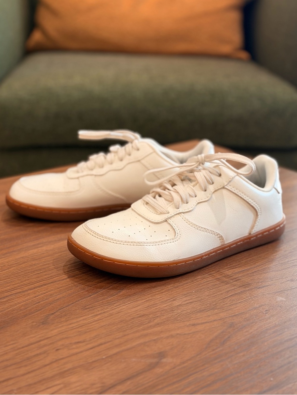 Women's FeelGrounds size 7 Sneaker White Gumshoe Base Casual Barefoot